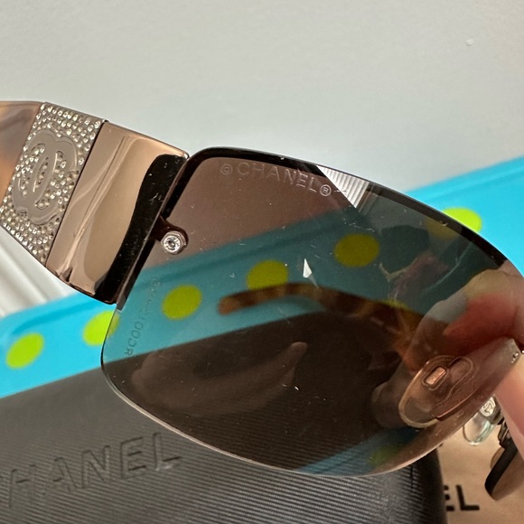 CHANEL Tortoise Shell Sunglasses with Silver Logo - Picture 8 of 10